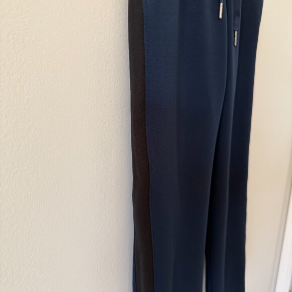 Lululemon Jogger On The Fly in Navy with Black Stripe, Size 6 - Picture 4 of 6